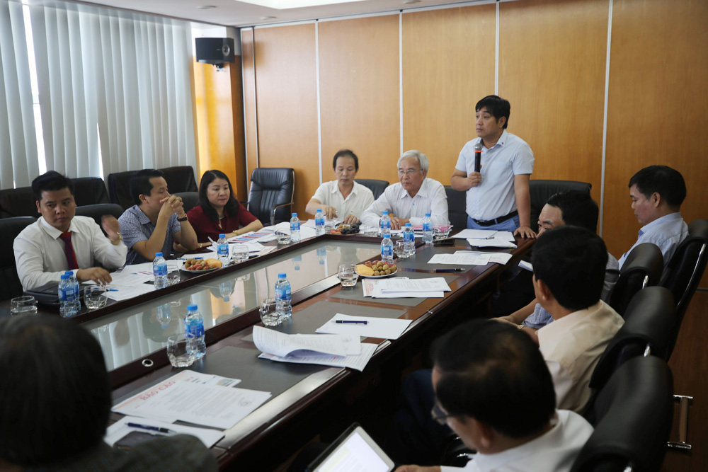 Ông Hồ Minh Hoàng - Phó Chủ tịch thường trực Hội đồng tư vấn Hiệp hội phát biểu tại phiên họp